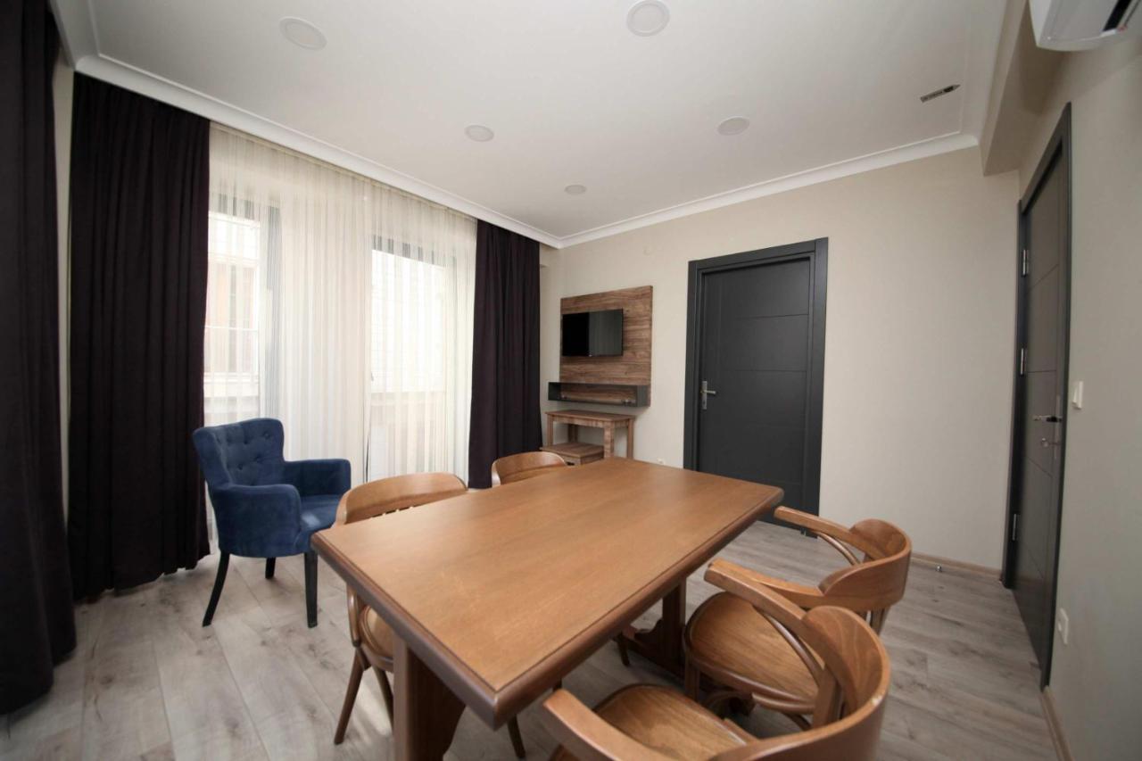 Corner Suite — Photos 2