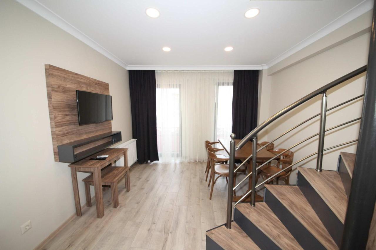 Corner Suite — Photos 1